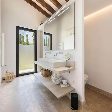 Beautiful With Pool Holiday home *